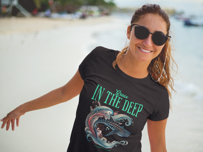 Grace in the Deep – Walhai Damen Shirt | Divewear Deluxe