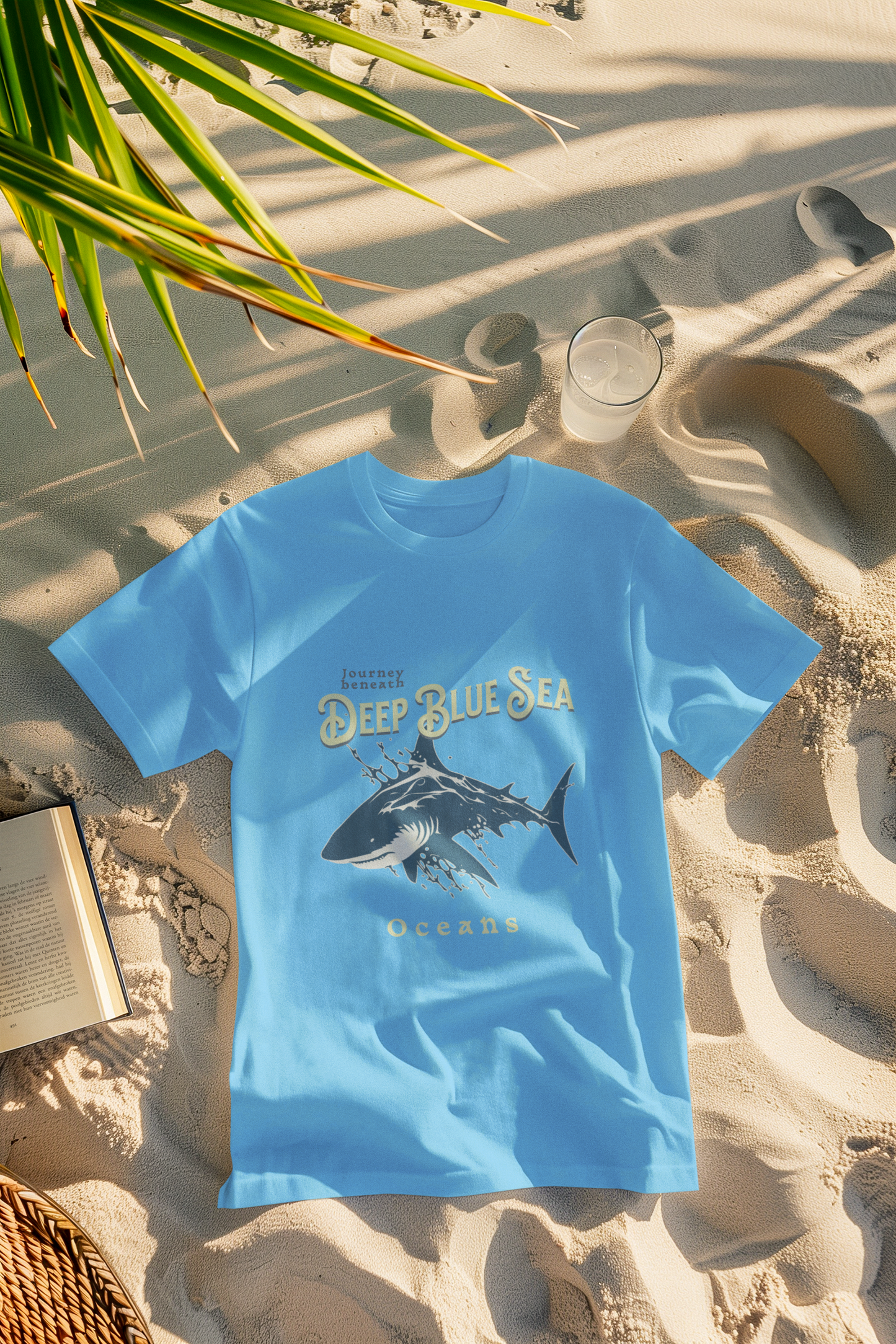 Deep Blue Sea – Unisex T-Shirt mit Hai-Motiv